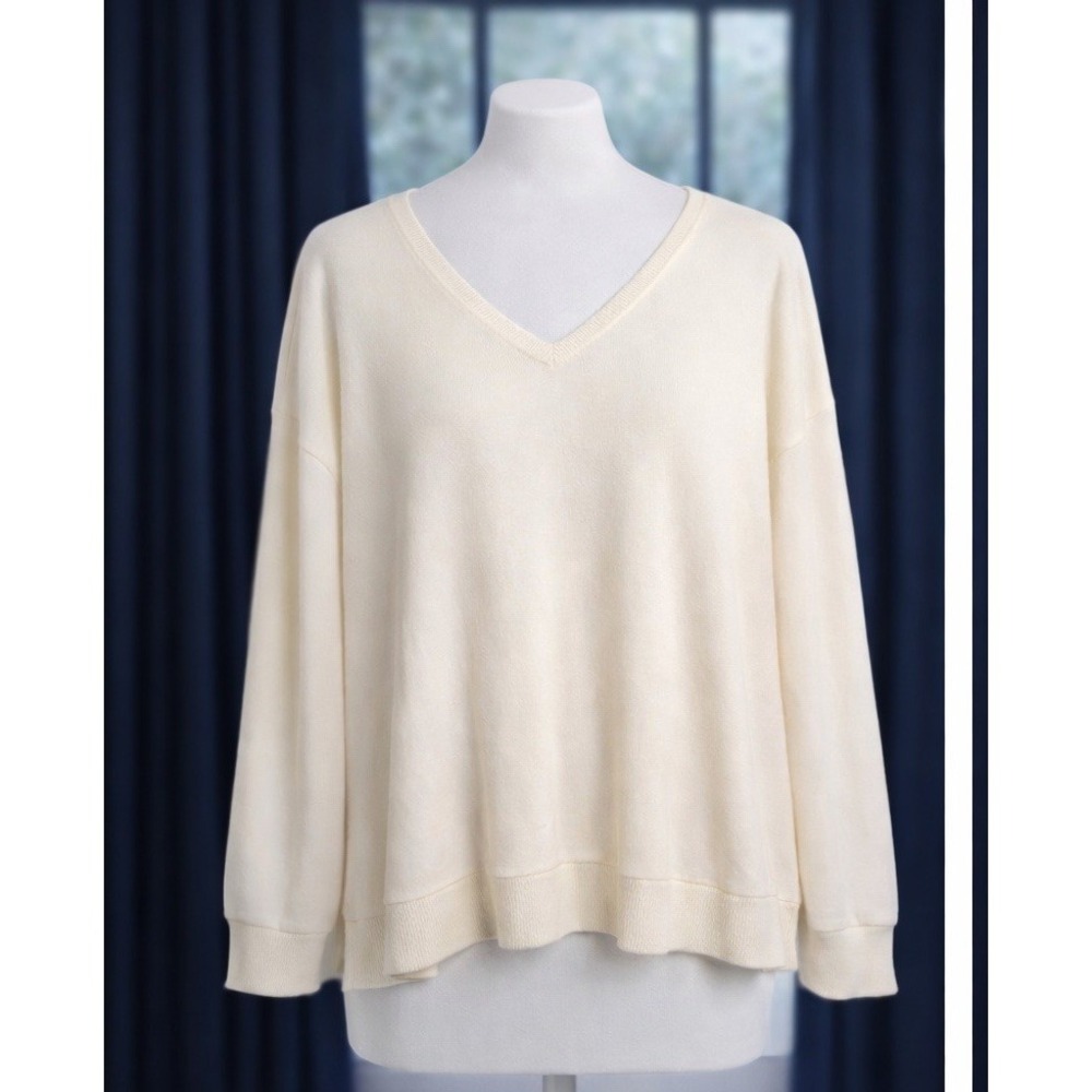 Torrid Sleep Cream Knit Pullover Super Soft Knit V-Neck Top Sweatshirt Size 4 4X